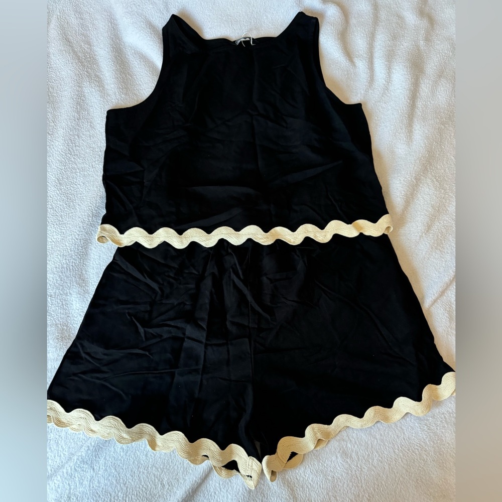 Black Pretty Garden High Waisted Shorts and Crop Top Set Size Small, NWT